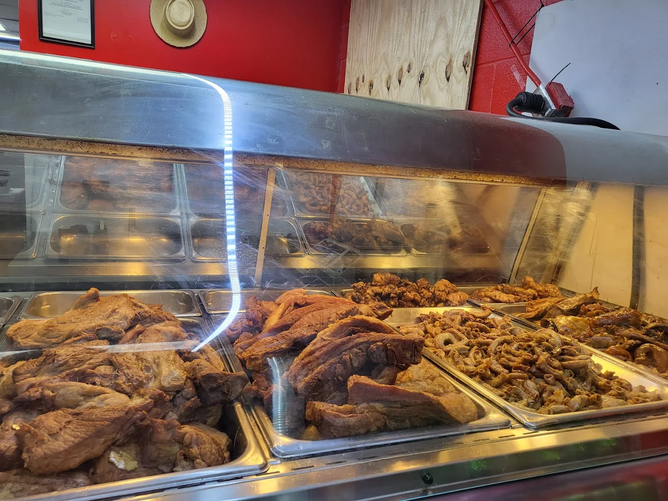 Fresh carnitas and chicharrones served at Chicharrones El Guero